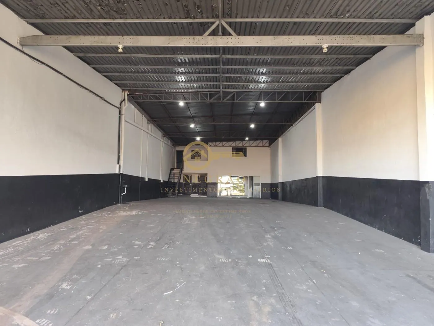 Barracão Comercial em Localização Estratégica - Oportunidade Única! — foto 2